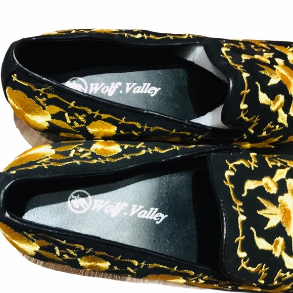 NWOT Wolf -Valley Suede Floral Embroidered Loafers main image 7
